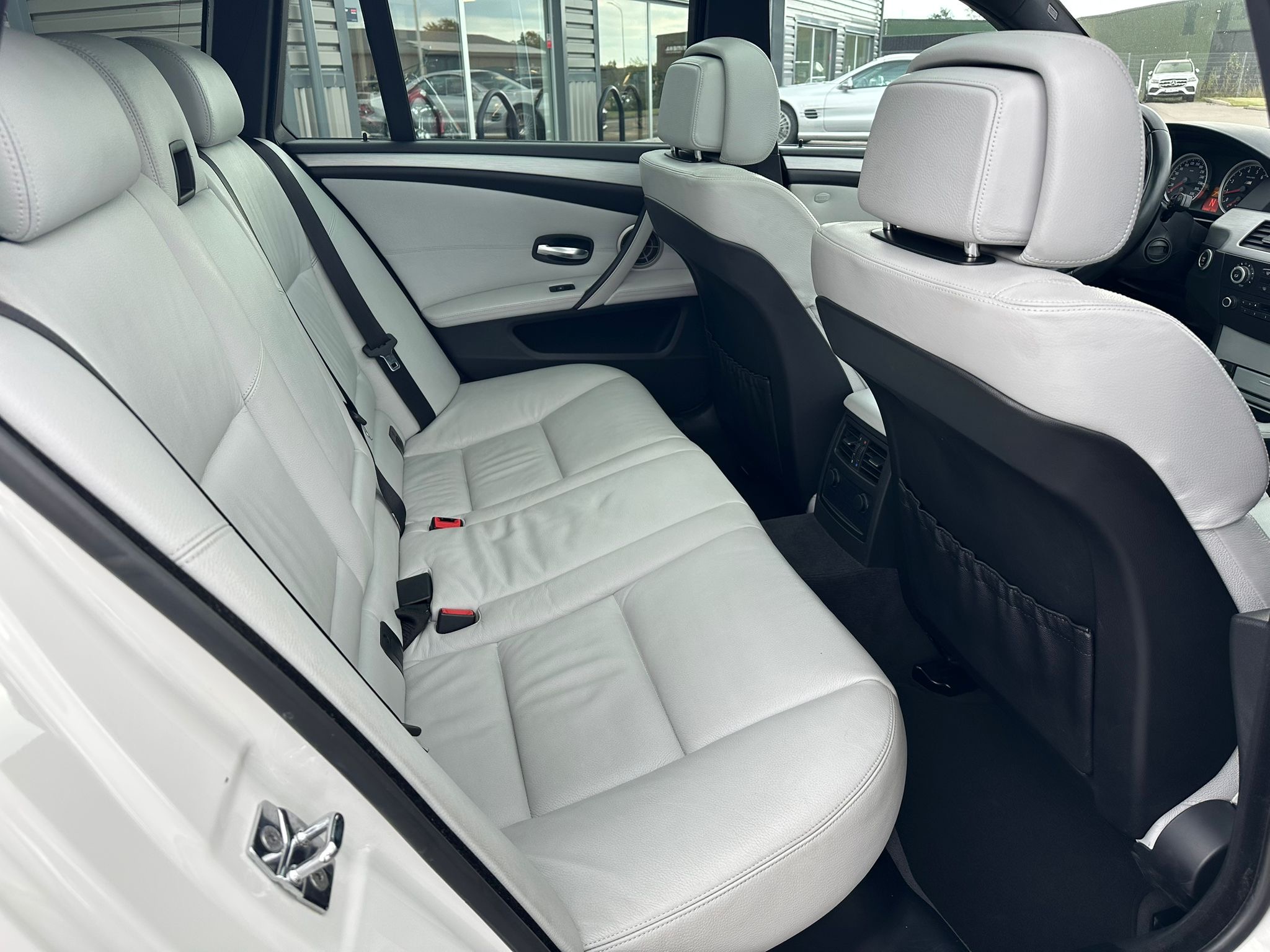 BMW M5 e61 5243cf9f 1483 4501 931b fc4d4d4ac6a8