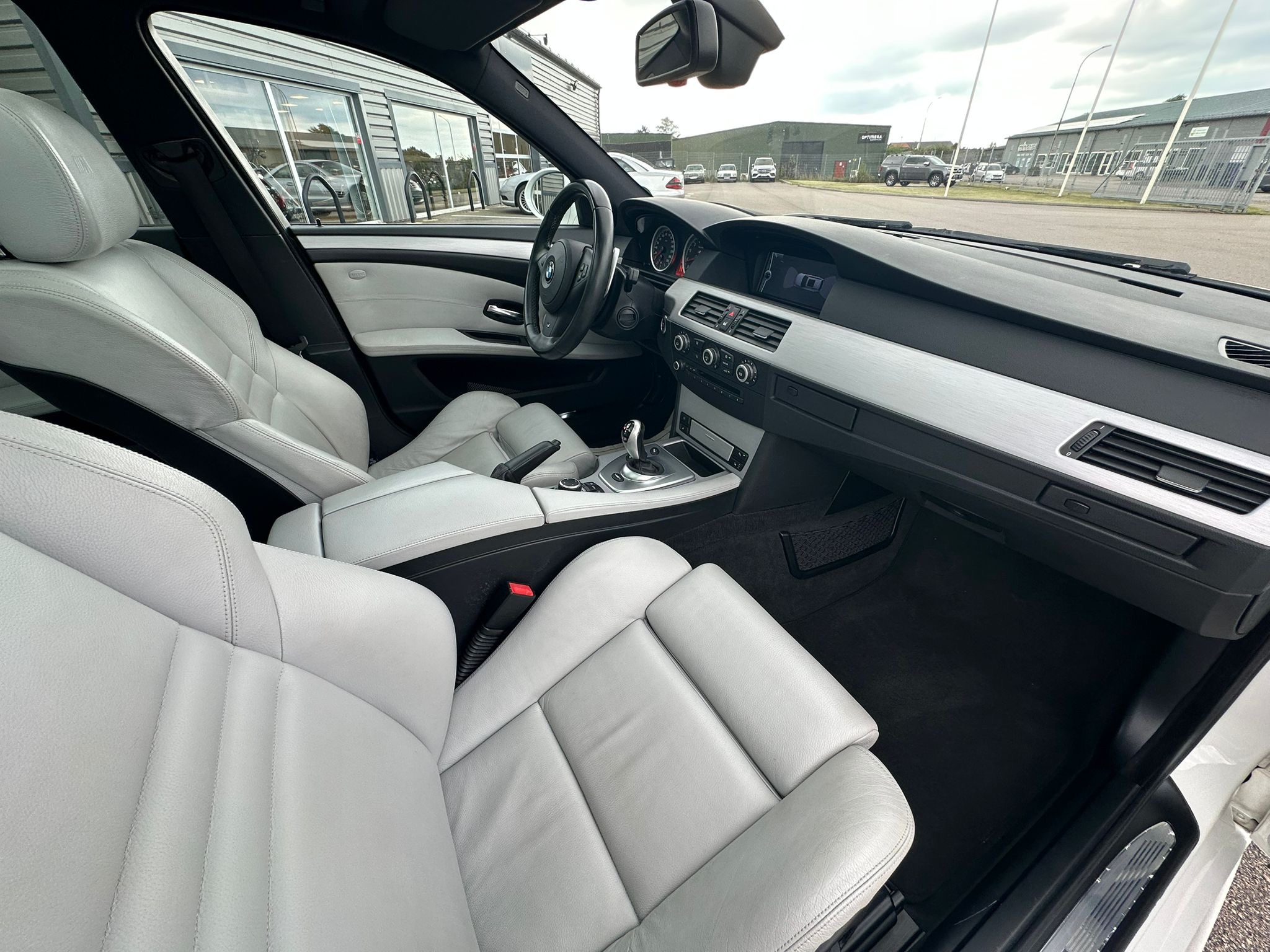 BMW M5 e61 cb204771 a68e 4515 867e ff7c8a3ffb8e