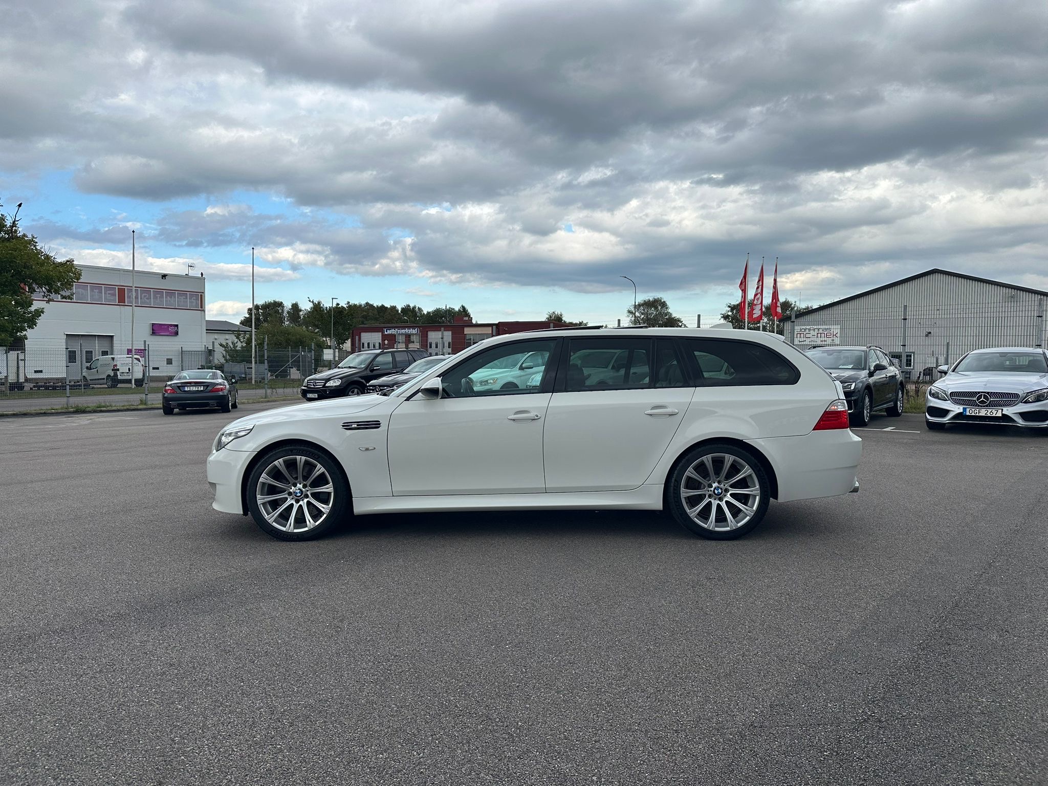 BMW M5 e61 ee33569d 9615 4db9 a336 7f358f3a8207